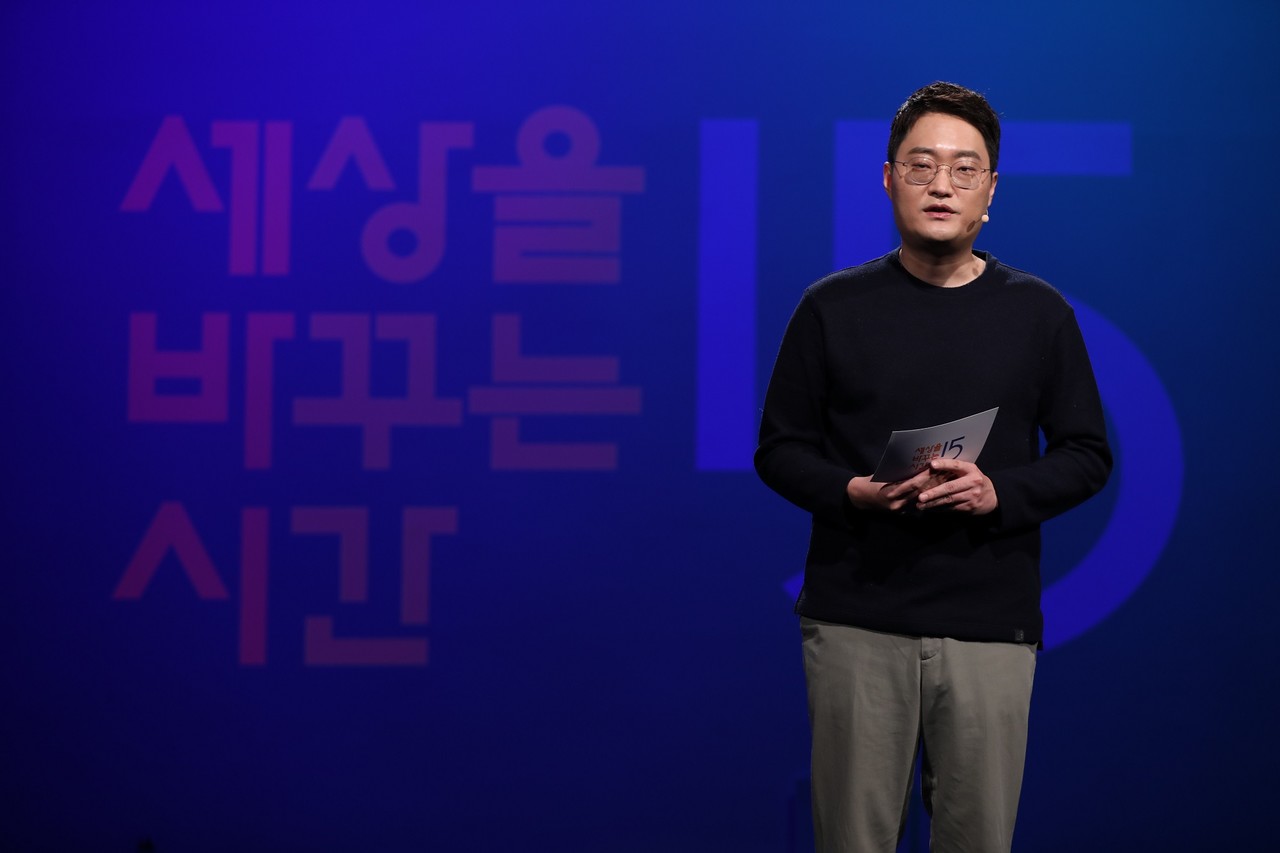 (주)디스트릭트홀딩스 이성호 대표는 세계 시장에서 국내 실감콘텐츠가 이룩한 성과에 대해 이야기한다. (사진=한국콘텐츠진흥원 제공).