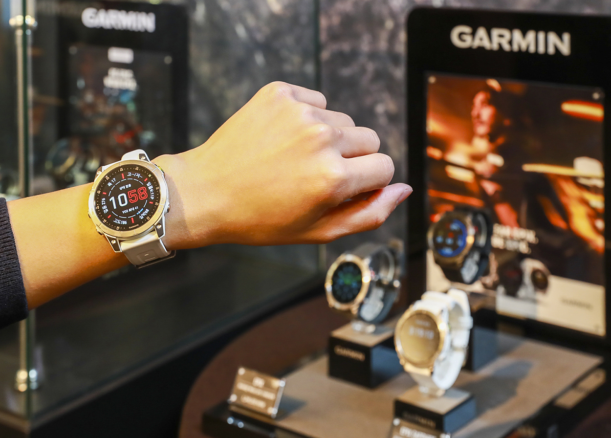 가민의 에픽스는 새롭게 추가된 ‘실시간 체력(Real-Time Stamina)’ 기능은 유저가 운동을 통해 실시간으로 소모한 에너지를 측정해 번아웃 예방에 도움을 준다. (사진=가민코리아 제공).