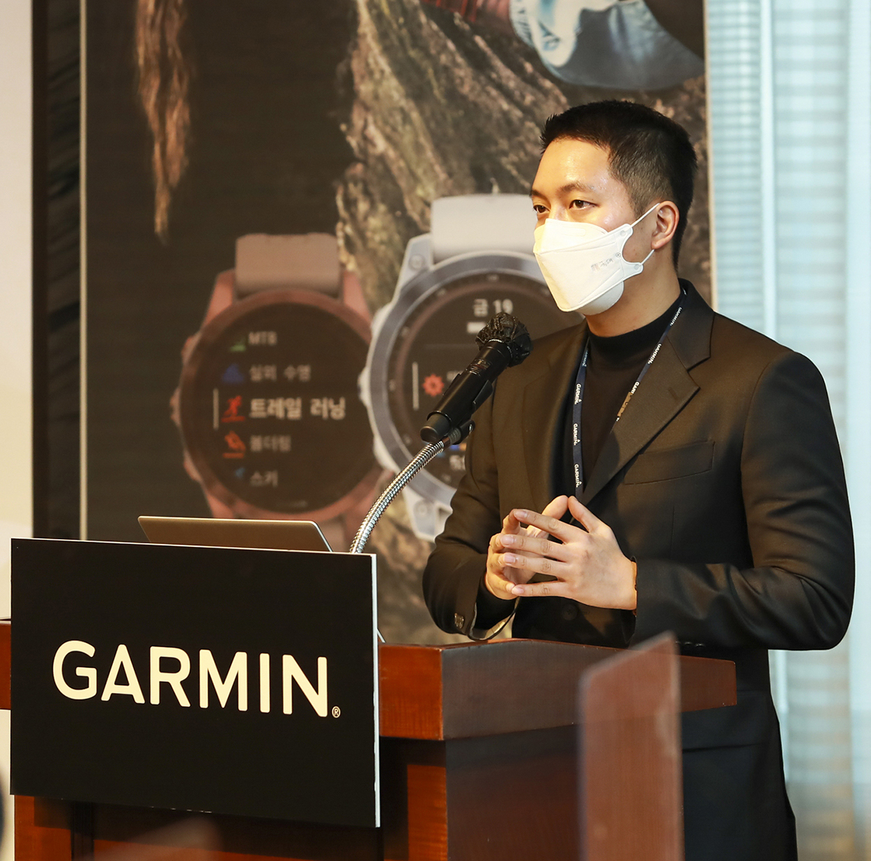가민코리아 세일즈 마케팅 총괄 조정호 이사가 신제품 발표회를 진행하고 있다. (사진=가민코리아 제공).