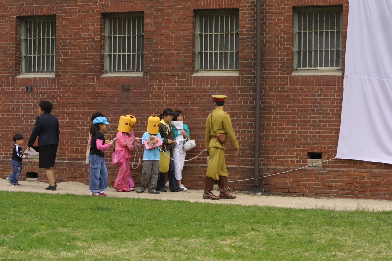 서대문형무소역사관은 2006년 이래 3.1절 기념행사인 '1919 그날의 함성'을 진행해왔다. 매년 3만 명 이상이 참여할 정도로 대표적인 축제로 자리 잡았다. 그러나 2020년부터 시작된 코로나19로 인해 오프라인 행사를 축소하고 온라인 프로그램들을 지속적으로 마련하고 있다. (사진=서대문형무소역사관 제공).