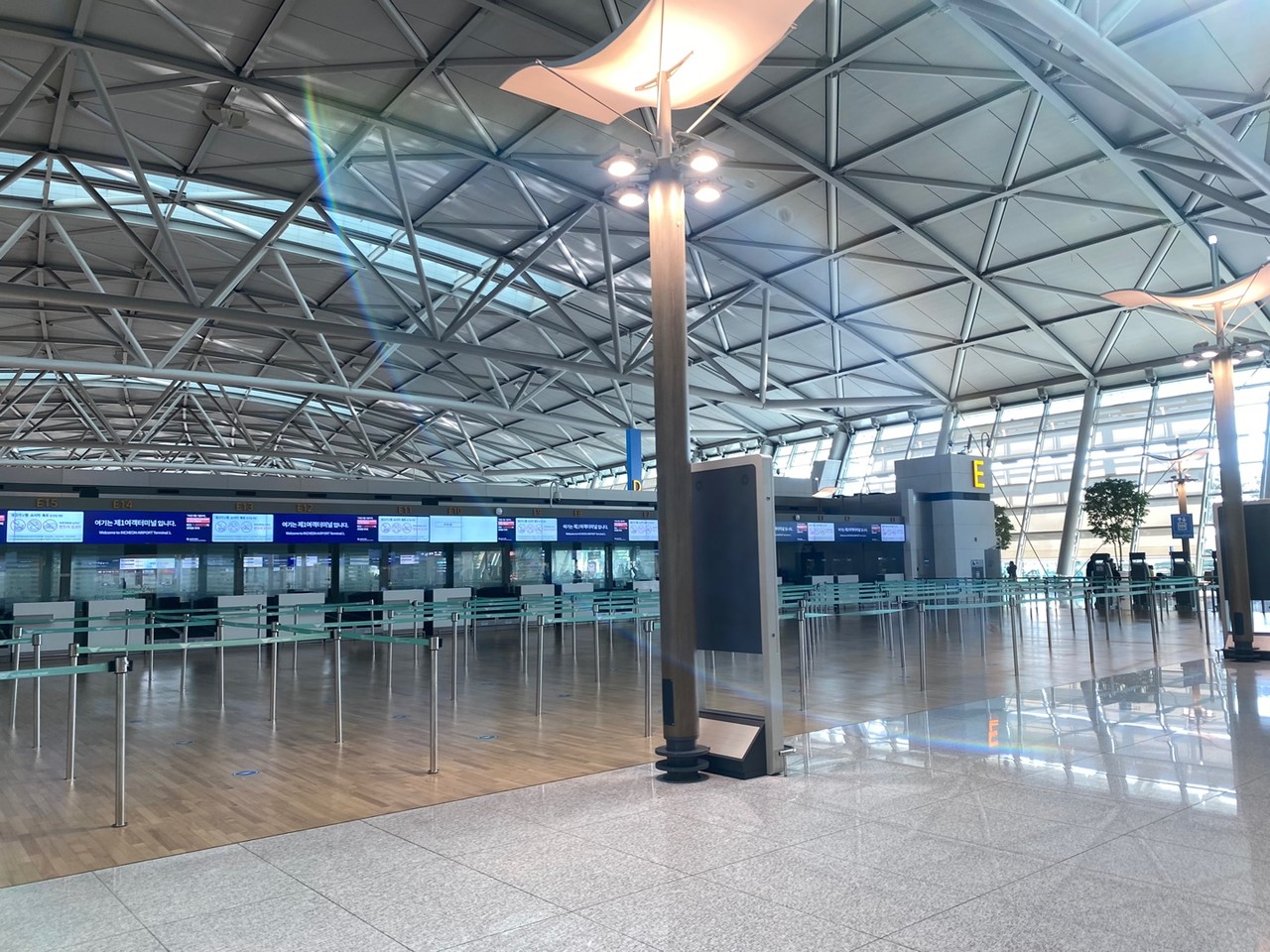 늘 붐볐던 인천국제공항. 코로나19여파로 한적하다. (사진=김미정 기자)