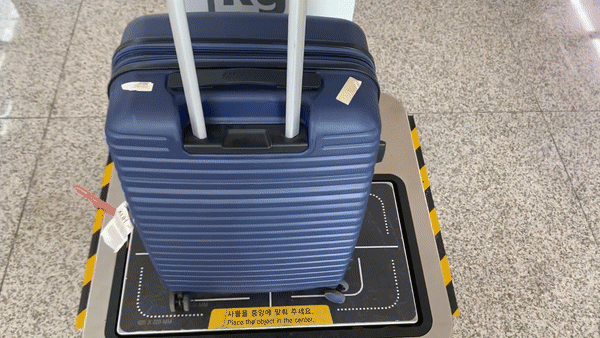 체크인 전 '추가 요금을 내거나 기내 반입이 불가능하면 어떡하지'라며 조마조마했던 걱정을 단번에 씻어준 스마트 저울. (영상=김미정 기자)