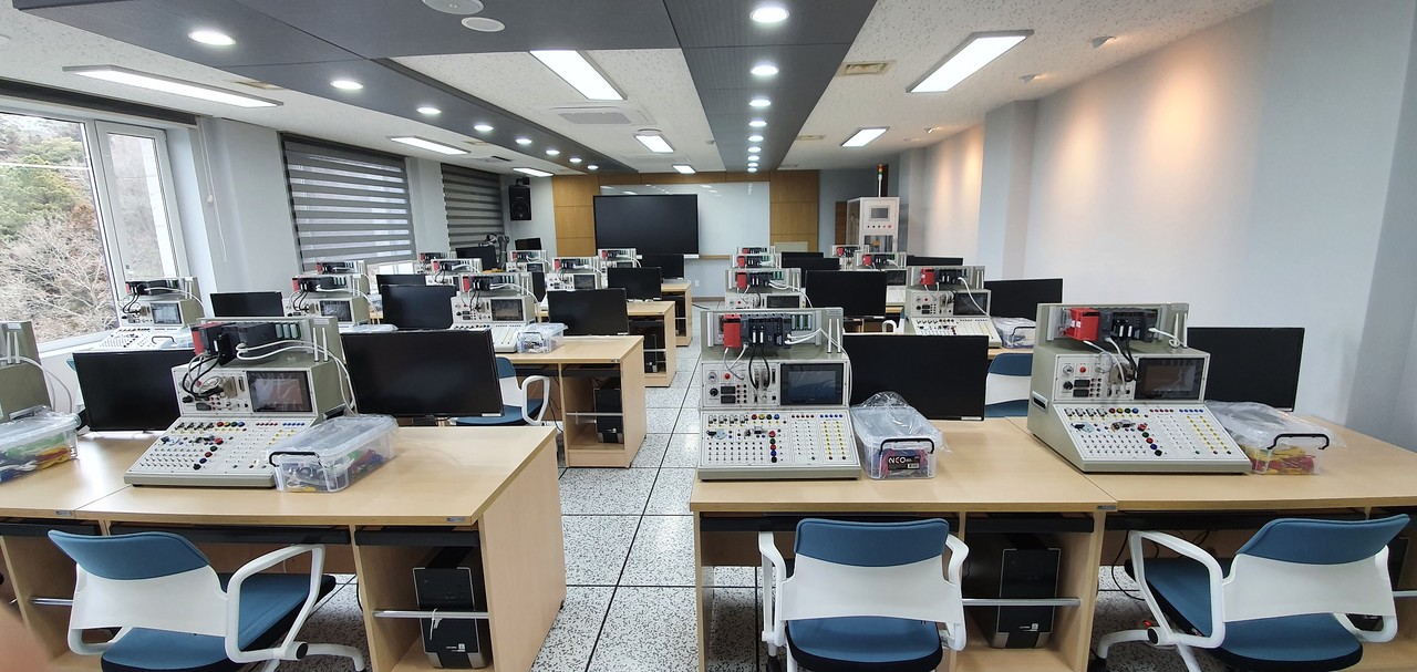 중소벤처기업진흥공단 광주 스마트공장배움터의 PLC 실습실. (사진=중소벤처기업진흥공단).