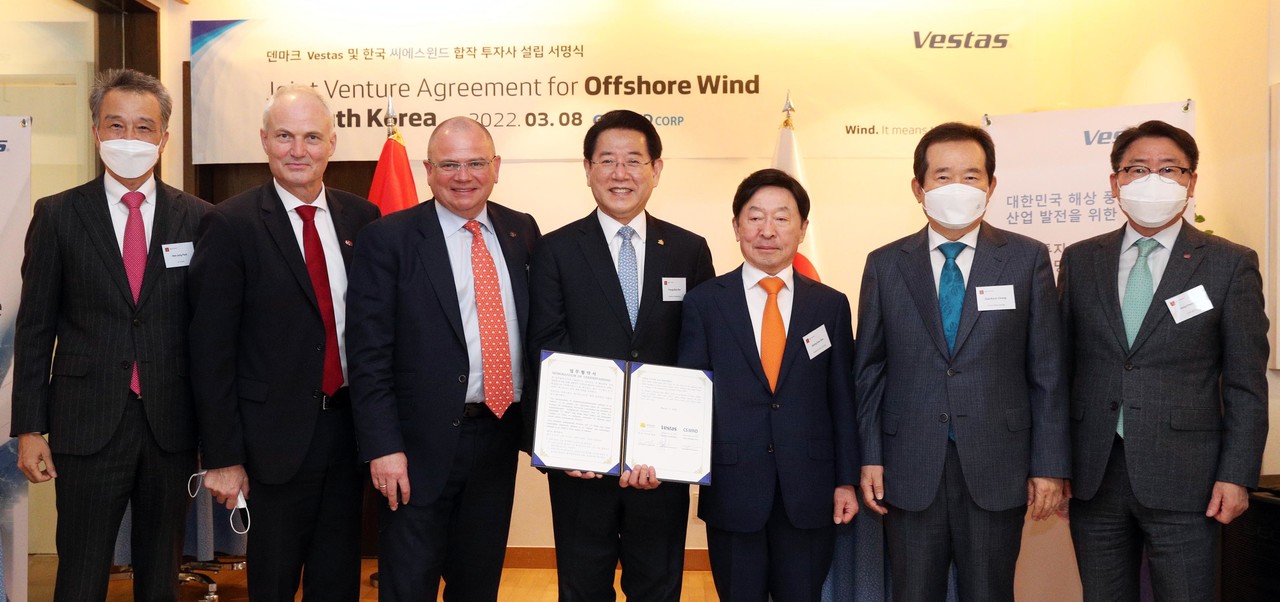 전남도는 세계 최대 규모 8.2GW 해상풍력단지 조성사업을 역점 추진하는 가운데 베스타스, 씨에스윈드와 해상풍력 사업 협력을 위한 업무협약을 지난 8일 진행 했다. (사진=전남도 제공).