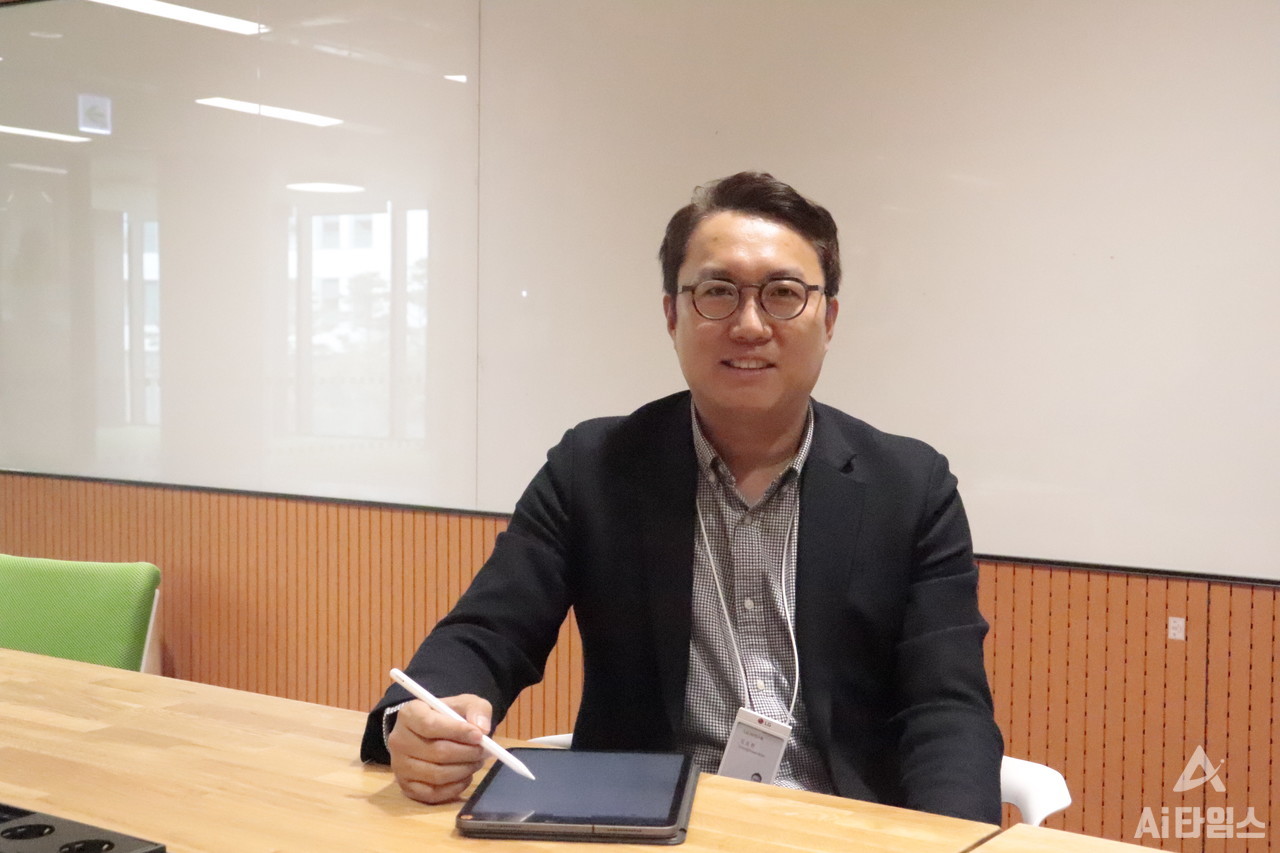 김승환 LG AI연구원 상무는 엑사원이 가진 차별점으로 ▲양방향 멀티모달 ▲퀄리티 ▲해상도 ▲사용자 편의를 꼽았다. (사진=김동원 기자)