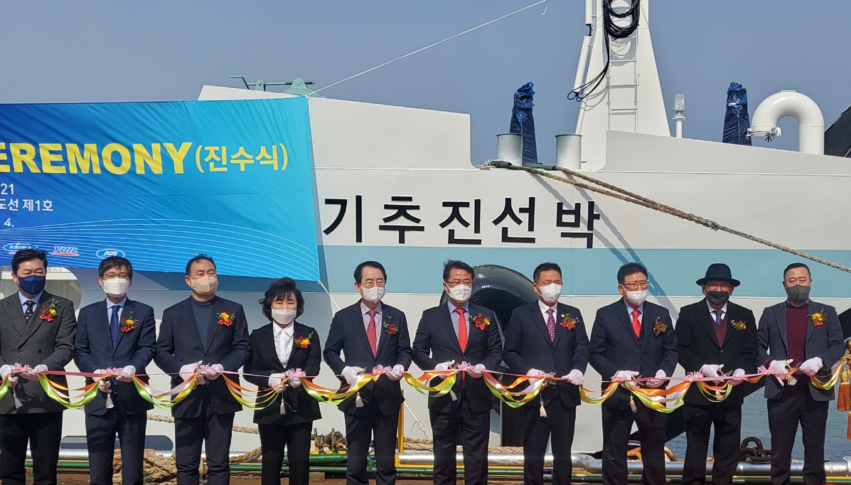 전남도는 앞선 3월 4일, 국내 첫 순수 전기추진 차도선을 목포 앞바다에서 띄웠다. (사진=전남도 제공).