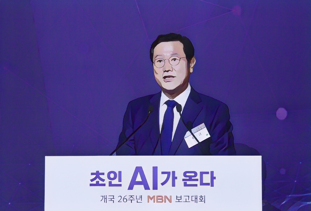 이용섭 광주광역시장이 지난해 11월 23일 오전 서울 롯데호텔 크리스탈볼룸에서 '초인 AI가 온다'를 주제로 열린 개국26주년 MBN보고대회에 참석해 개회사를 하고 있다. (사진=광주광역시 제공).