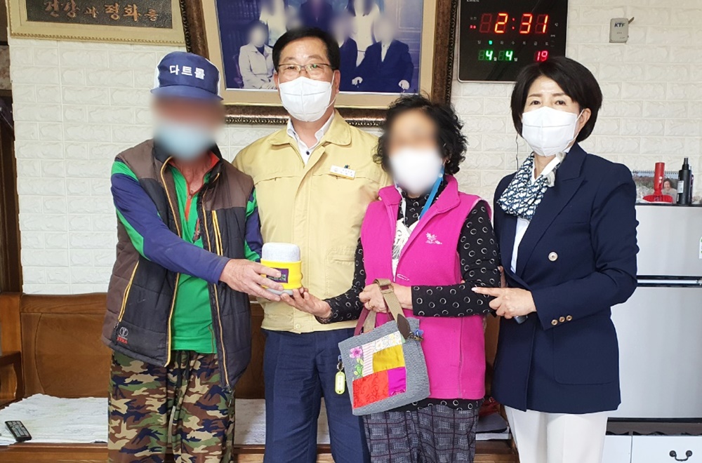 전남 나주시가 고령 어르신의 일상을 함께하며 우울감과 고독감을 해소하는 인공지능(AI) 돌봄 서비스를 시작했다. (사진=나주시 제공).