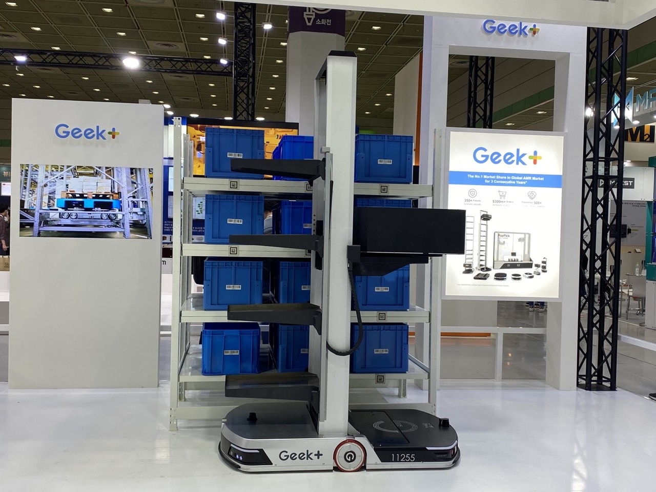 '2022 스마트공장.자동화산업전'에 전시된 긱플러스 AMR 솔루션 로봇. (사진=김미정 기자)