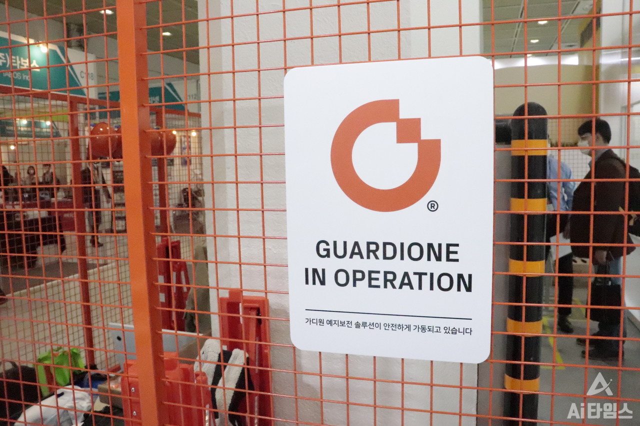 원프레딕트가 '스마트팩토리·자동화산업전 2022'에서 가디원 예지보전 솔루션을 선보였다. (사진=김동원 기자)