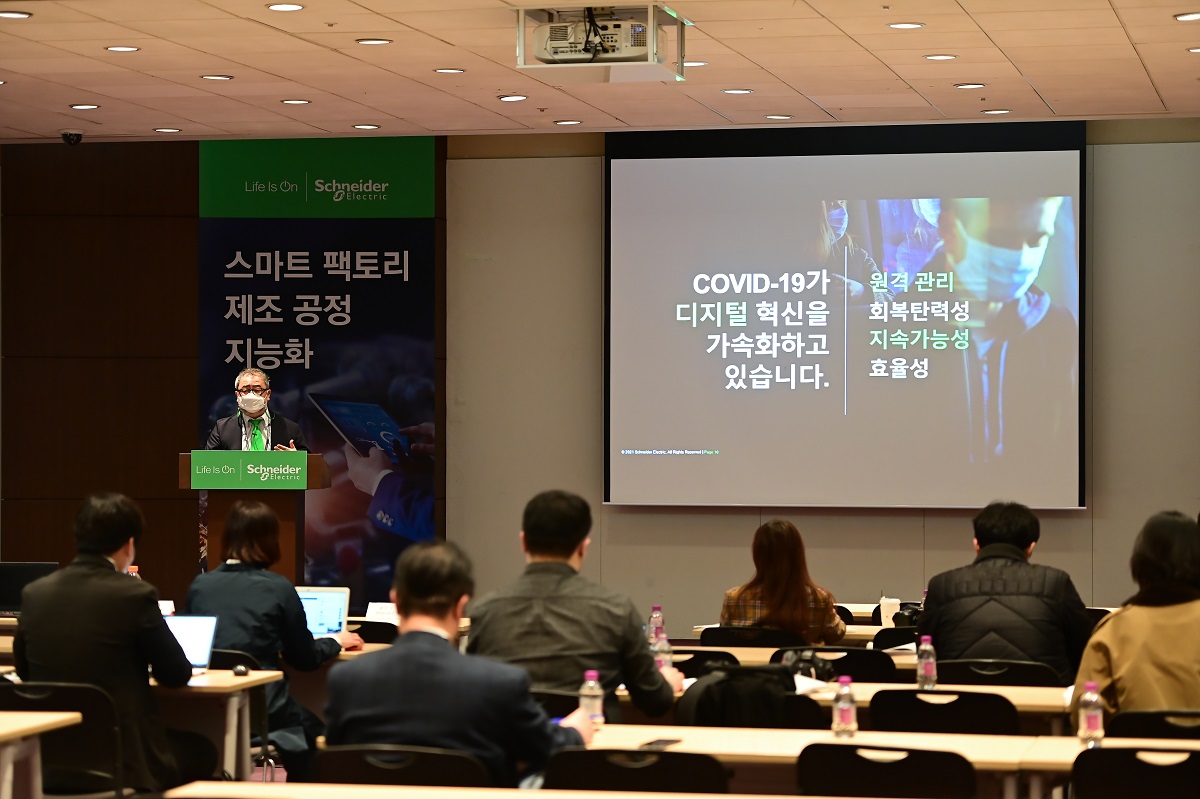 서상훈 슈나이더일렉트릭 자동화사업부 본부장은 "산업 현장의 디지털 전환을 위해서는 개방성을 기반으로 생성된 데이터를 통합·운영하는 작업이 필요하다"고 강조했다. (사진=슈나이더일렉트릭)
