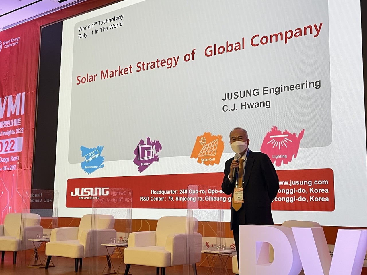 황철주 주성엔지니어링 대표이사가 PVMI 컨퍼런스에서 글로벌 기업의 태양광 시장 전략을 주제로 발표를 하고 있다. (사진=AI타임스).