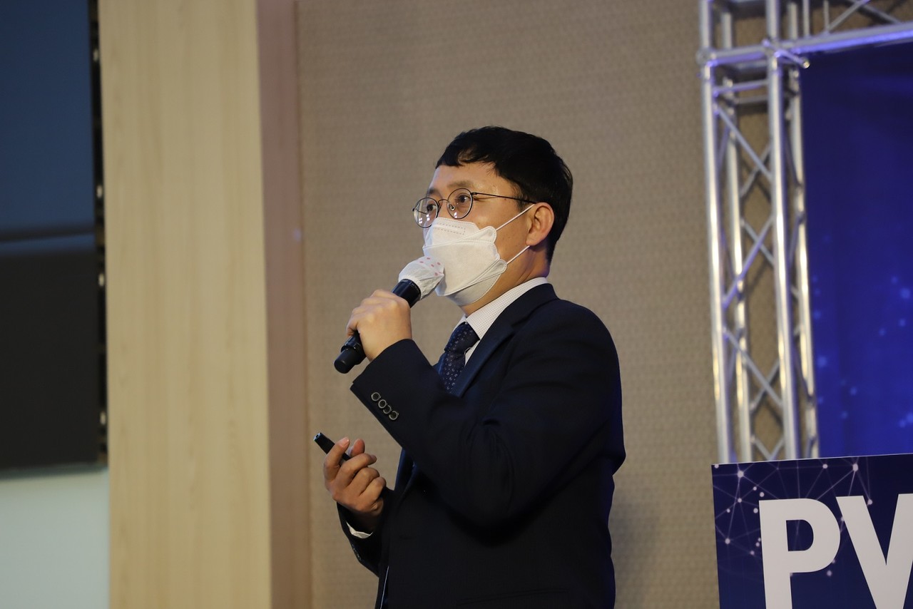 남재우 한국영농형태양광협회 이사는 13일 '2022 태양광 마켓 인사이트(PVMI 2022)' 영농형 태양광 세션에서 주제발표하고 있는 모습. (사진=AI타임스).