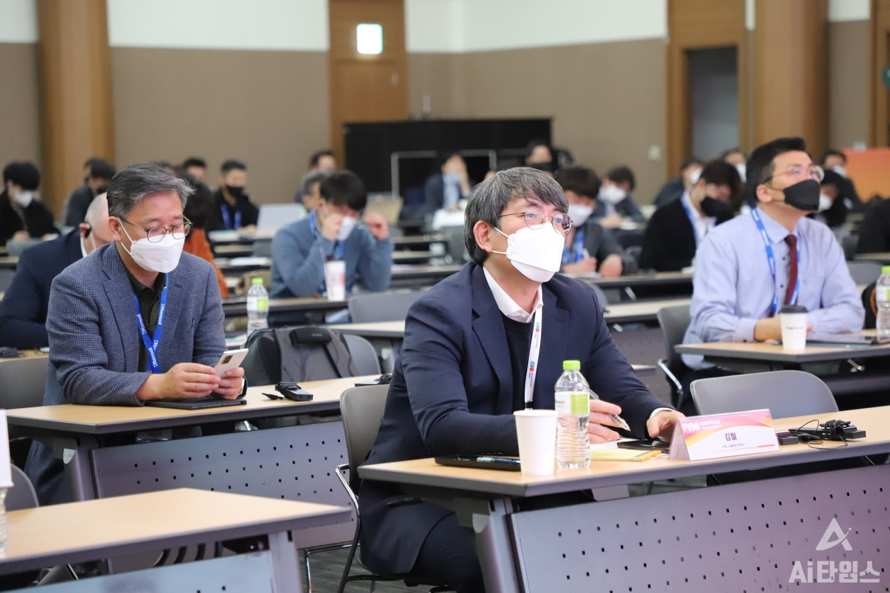 14일 '2022 태양광 마켓 인사이트(PVMI 2022)'에서 안진한 한국에너지공단 팀장의 주제 발표를 경청하고 있는 참석자들 모습. (사진=AI타임스).