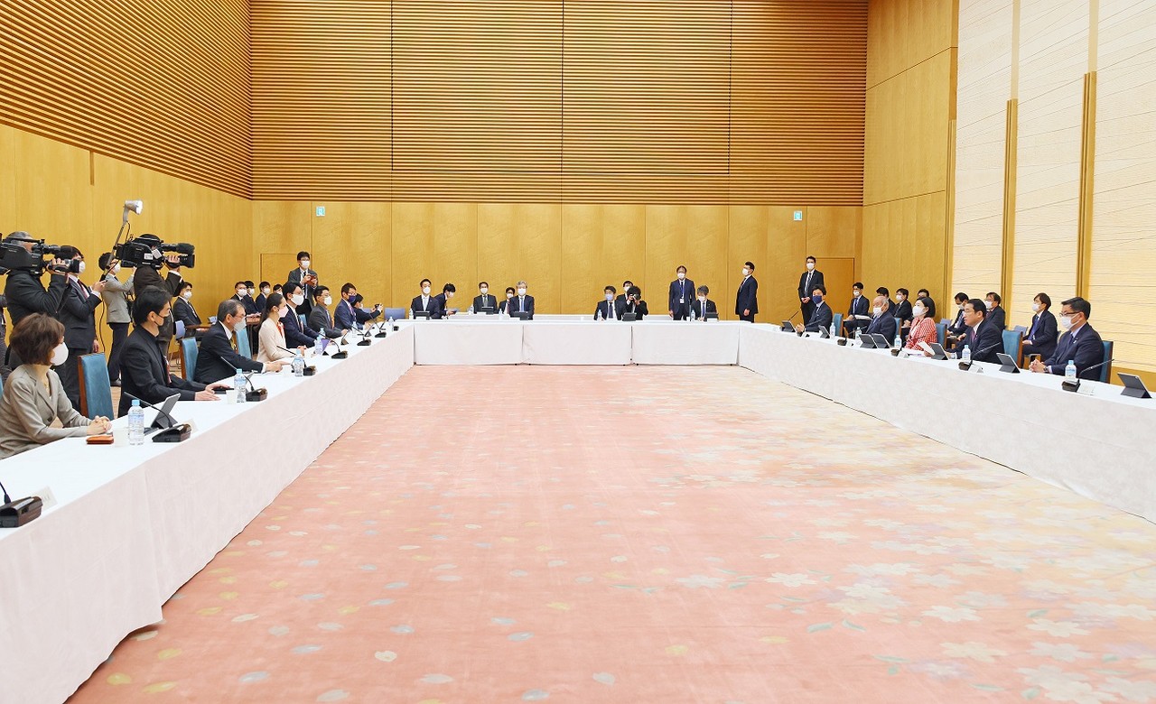지난 3월 30일 일본에서 열린 디지털 임시 행정 조사회. 디지털 기술 활용에 의한 노동력이 감소하는 가운데 강력한 경제 성장을 실현하고 생산성을 높이고 소득의 향상에 연결하기 위해 마련됐다. (사진=일본 총리관저 제공).
