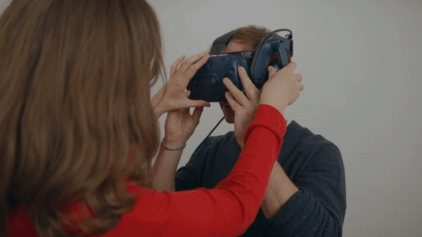 다니엘 프리먼 영국 옥스퍼드대학 정신의학과 교수 연구진은 광장공포증을 완화할 수 있는 '게임체인지(gameChange)' 가상현실(VR) 시스템을 선보였다. (영상=Daniel Freeman 유튜브 채널).