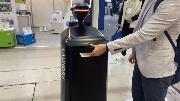 엑사로보틱스가 올해 처음으로 선보인 AI로봇. 호텔 빨래를 자율주행 로봇이 모아오는 기능을 갖췄다. (영상=김미정 기자)