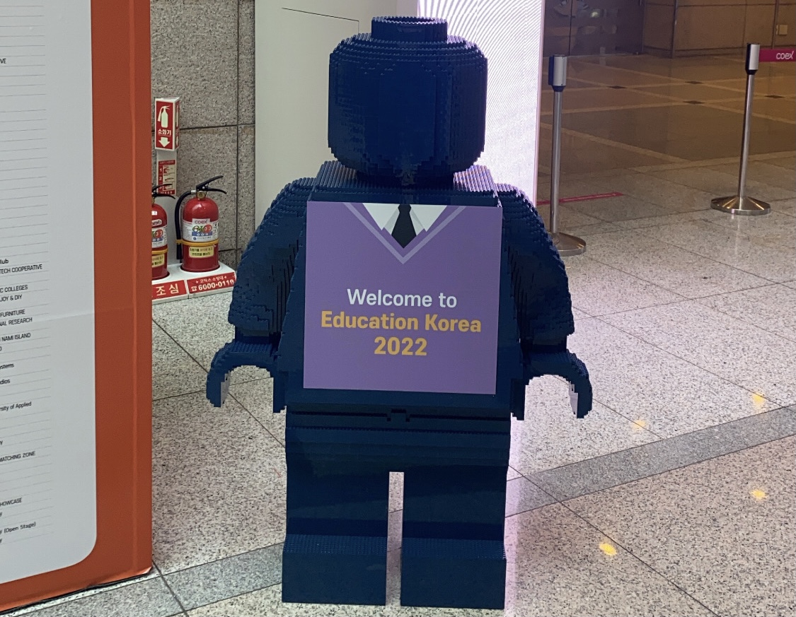 이달 26일부터 28일까지 서울 코엑스에서 ‘대한민국 교육박람회'에는 다양한 방식으로 코딩 교육을 통한 AI 학습 플랫폼이 나왔다. (사진/편집=김미정 기자)