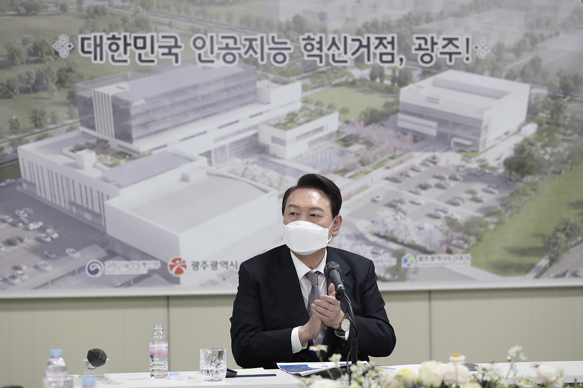 윤석열 대통령 당선인이 지난 20일 광주광역시 국가 인공지능(AI) 집적단지에서 열린 간담회에서 발언을 하고 있다. (사진=대통령인수위원회 제공).