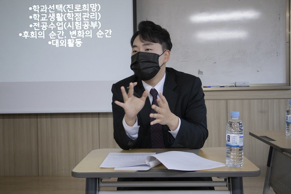 유 기자는 "AI가 기사를 작성하고 뉴스를 진행하는 시대가 왔다"면서 "AI가 쓸 수 없는 유의미한 기사나 콘텐츠를 만드는 데 집중해야 한다"고 밝혔다. (사진=AI 타임스).