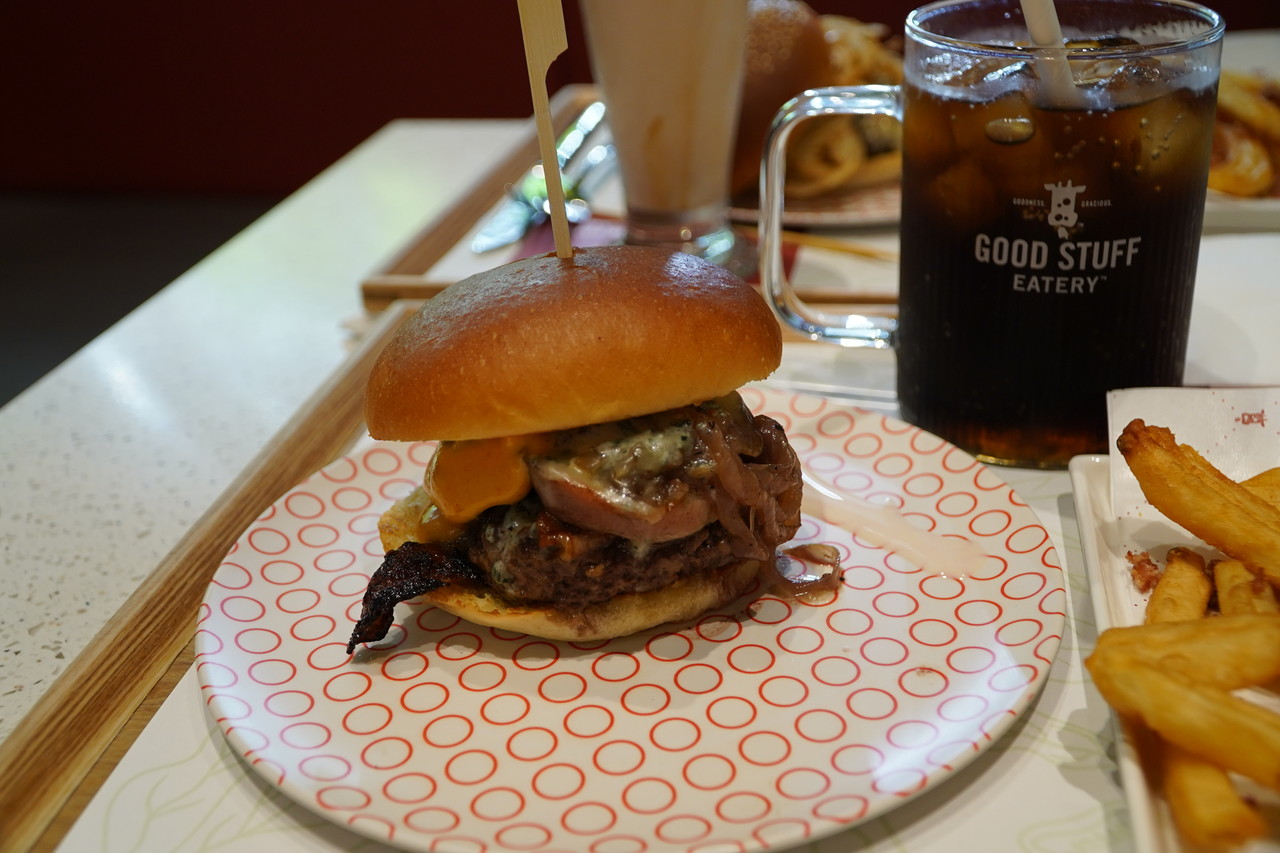 스마트팜에서 재배한 야채로 조리한 햄버거. 건강한 맛이다. (사진=김미정 기자)