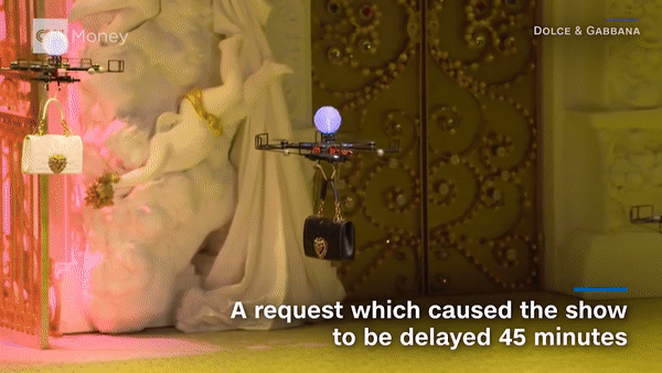 이탈리아의 명품 브랜드 돌체엔가바나는 최근 드론을 활용해 런웨이를 장식해 눈길을 끌었다. (사진= CNN 유튜브 캡쳐).