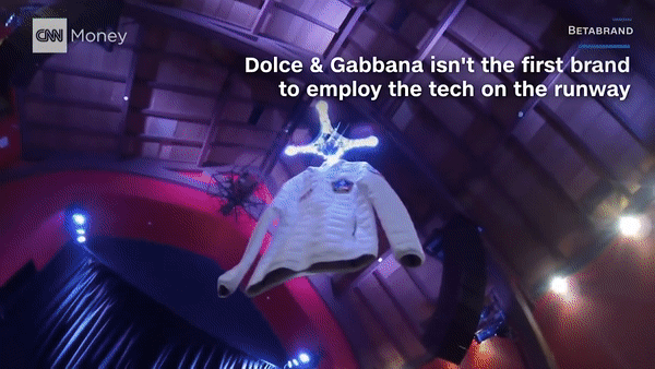 미국 서부 실리콘밸리에서 열리는 '실리콘밸리 패션위크' 행사에 드론을 이용해 의상을 보여주는 패션쇼 쇼케이스 행사가 열렸다. (사진=베타브랜드 유튜브 캡쳐).