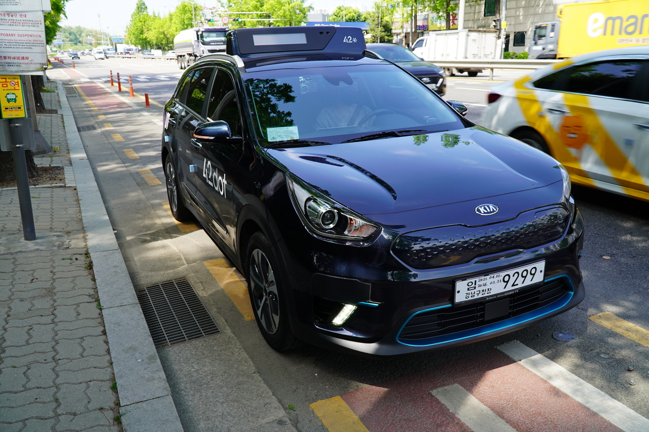 포티투닷 자율주행 택시에는 라이다가 없다. 대신 자체 개발한 SW로 작동한다. (사진=김미정 기자)