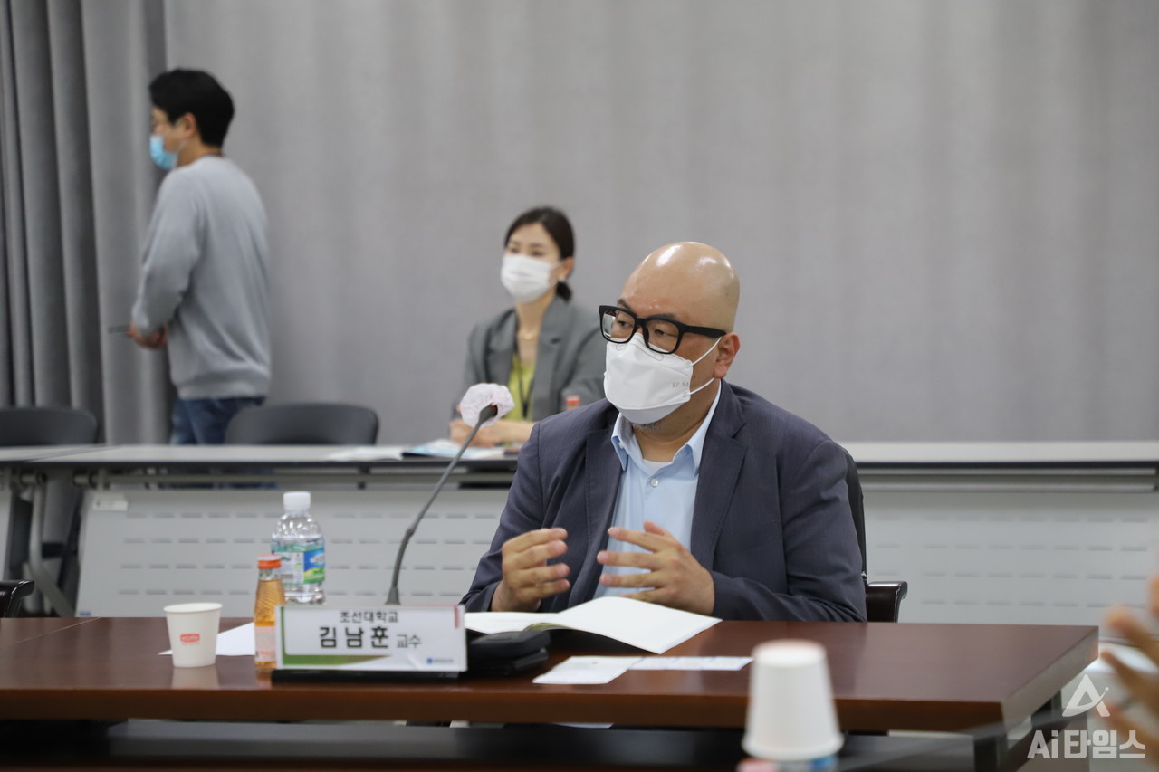 김남훈 조선대학교 교수는 파운드리 기업 유치를 위한 지원방안 도입의 필요성을 강조했다. (사진=AI타임스).