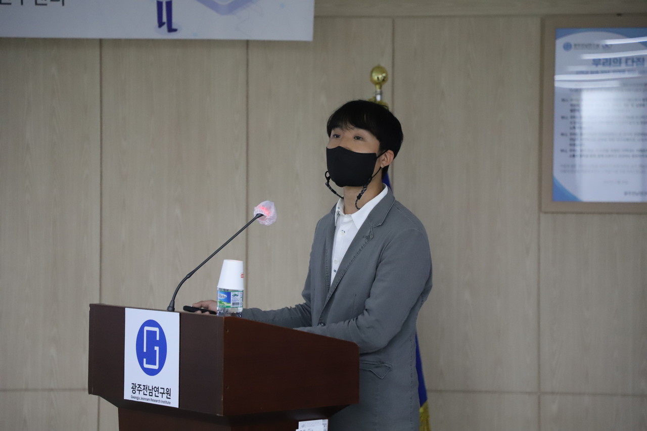 김병수 책임연구원이 AI반도체 개발 방향 이슈에 대해 이야기하고 있다.