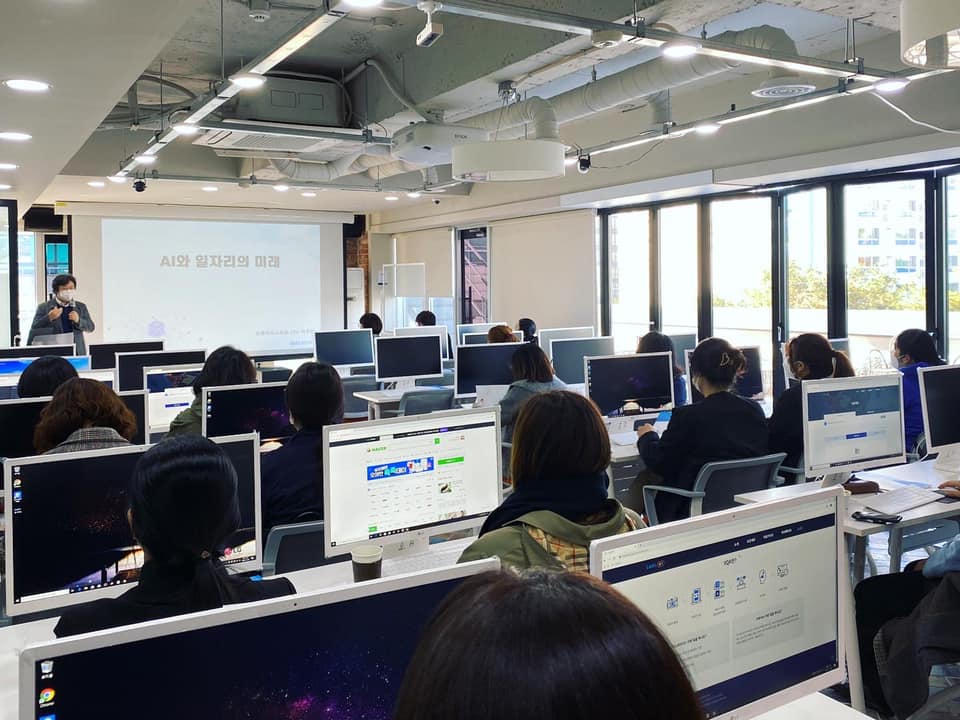 유클리드소프트는 지난 2020년에도 광주광역시와 손을 잡고 동구 금남로 소재 유오빌딩(광주AI창업캠프)에서 광주시민들을 대상으로 제2차 인공지능(AI) 데이터 라벨링 교육을 실시했다. (사진=광주광역시 제공).