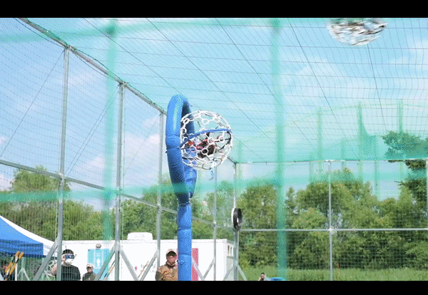  재선에 성공한 문인 북구청장 당선인은 드론기술 실증 프로젝트 지원과 인공지능·드론 융복합 페스티벌 개최 등 구체적 전략을 제시했다. 광주 북구 드론공원에서 열린 드론 축구 경기 모습. (영상=북구청 제공).