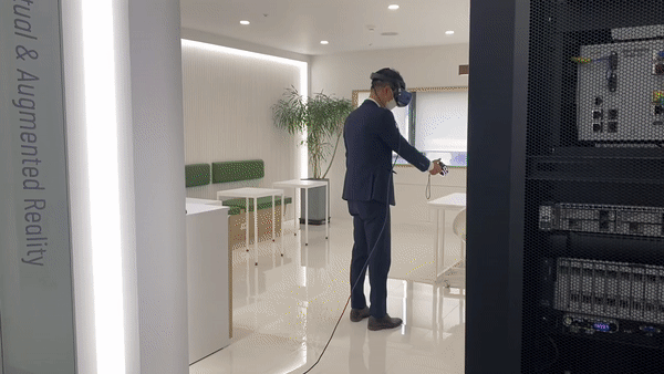 디지털트윈 시연 중인 이원석 본부장. (영상=김미정 기자)