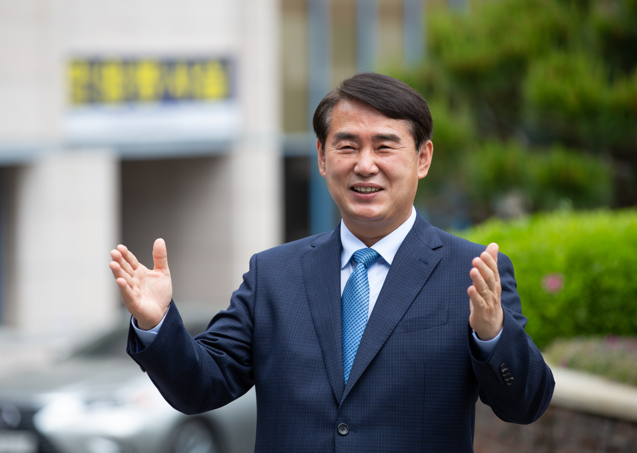 이정선 당선인은 광주시민과 만나고 소통하며 들었던 현장의 요구를 바탕으로 광주 각 지역의 특색을 반영, 지역 균등 교육정책을 추진한다고 밝혔다. (사진=이정선 캠프 제공).
