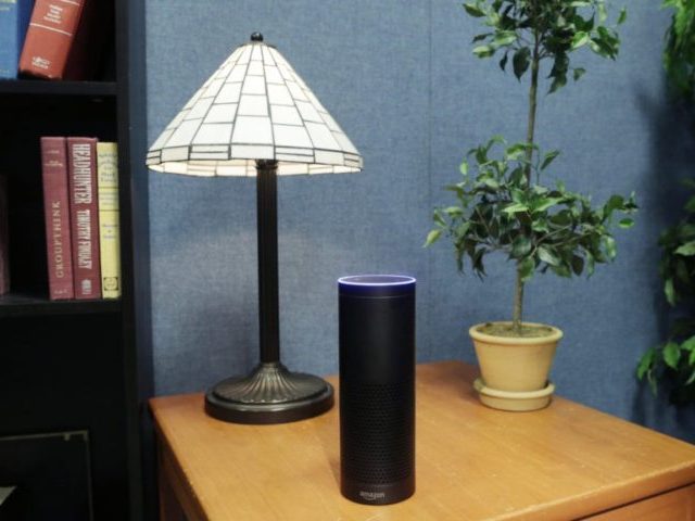 아마존의 에코와 같은 가정용 기기는 일상 대화를 녹음할 수 있다. (사진=아마존)