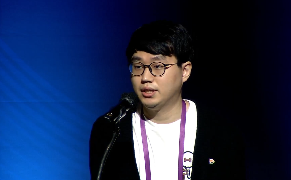 엄해광 웨타디지털(Weta Digital) 연구위원이 8일 서울 코엑스 그랜드볼룸에서 열린 '인공지능(AI) 월드(World) 2022 : 테크 & 퓨쳐(Tech & Future)'의 기조강연자로 나서 '헐리우드는 왜 AI에 열광하는가?'를 주제로 강연을 펼쳤다. (사진=정보통신기획평가원 유튜브 캡처).