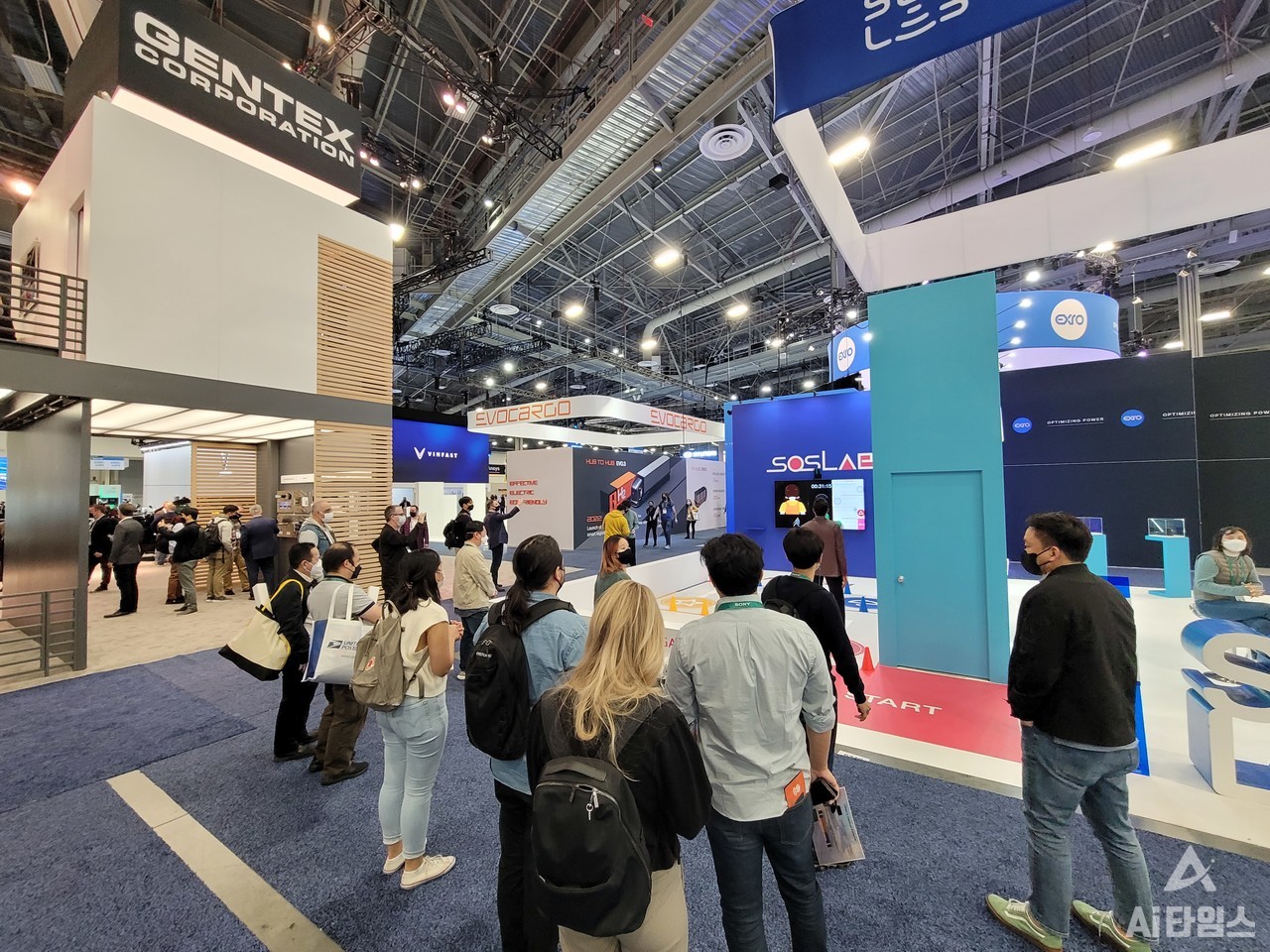 지난 1월 미국 라스베이거스에서 열린 세계 최대 IT·가전 전시회 ‘CES 2022’에 참가한 에스오에스랩. 현장 부스에서는 '라이다 오징어 게임' 체험이 관람객들로부터 큰 호응을 받았다. (사진=AI타임스).