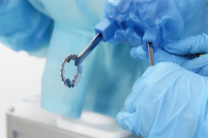 식품공장에서 일을 하던 인력을 로봇으로 충원하면 생산성 향상에 도움이될 뿐만 아니라 청결한 위생관리에도 영향을 줄 것으로 보인다. (사진=RT코퍼레이션 홈페이지).