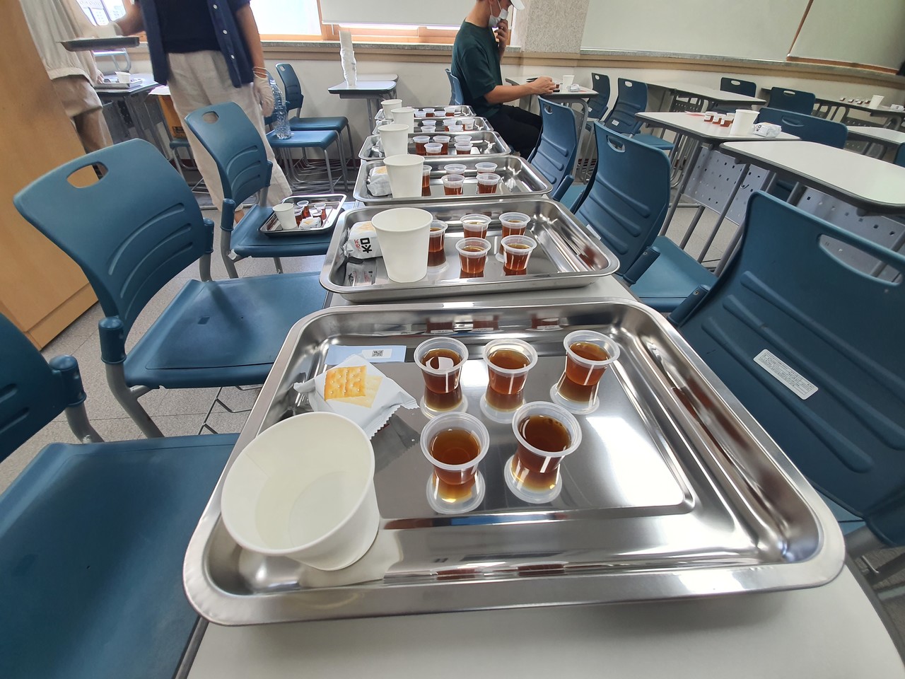 설문에 참여한 70명의 일반 소비자들은 노지와 영농형태양광 하부 생산 양배추로 만든 즙 모두 같은 수준의 선호도를 보인 것으로 밝혀졌다. (사진=구강모 교수 연구팀 제공).