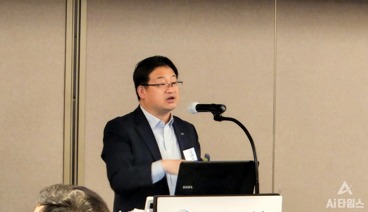 허성욱 NIPA 원장이 AI 기반 메타버스 활용과 지원을 준비하고 있다고 밝혔다. (사진=김동원 기자)