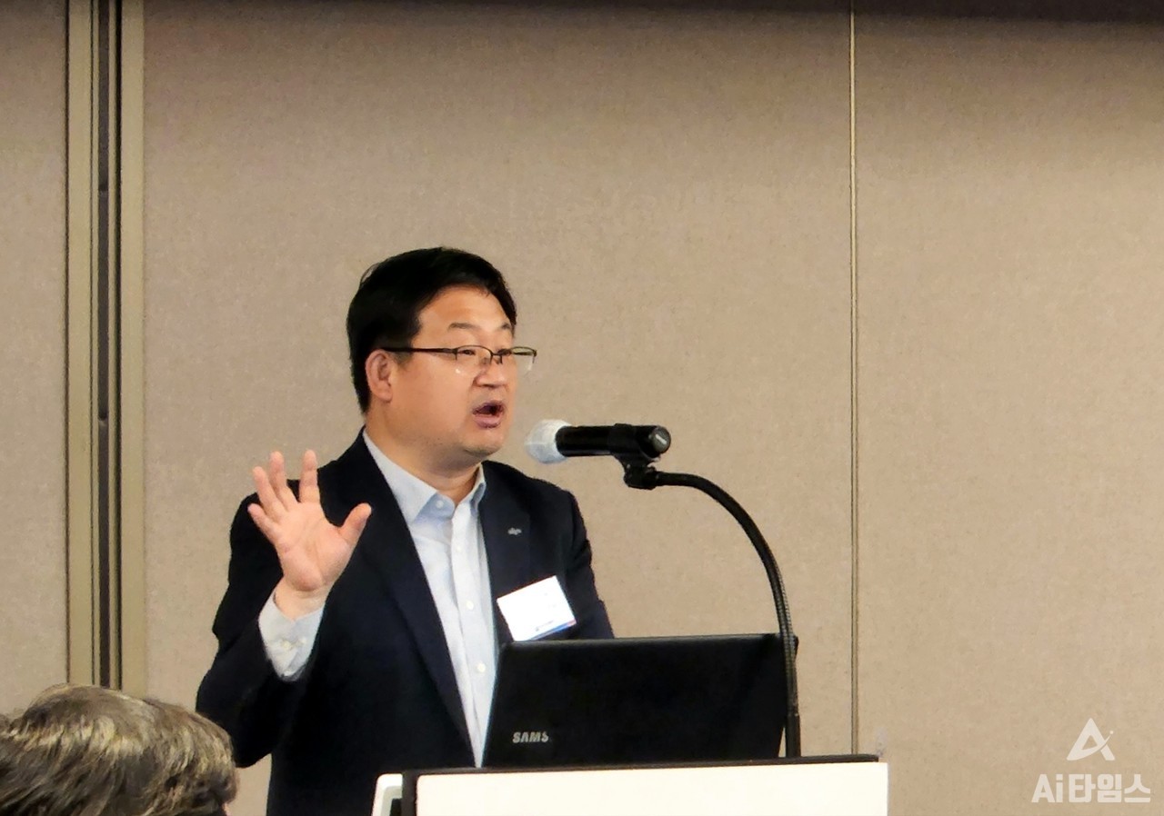 허성욱 NIPA 원장은 메타버스 이외에도 AI 기업 성장을 위해 다각도의 지원을 제공하겠다고 밝혔다. (사진=김동원 기자)