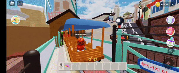 페스티벌 트레인을 타고 에버랜드를 둘러보고 있는 아바타. (사진=로블록스 플래이댑 랜드 캡처).  