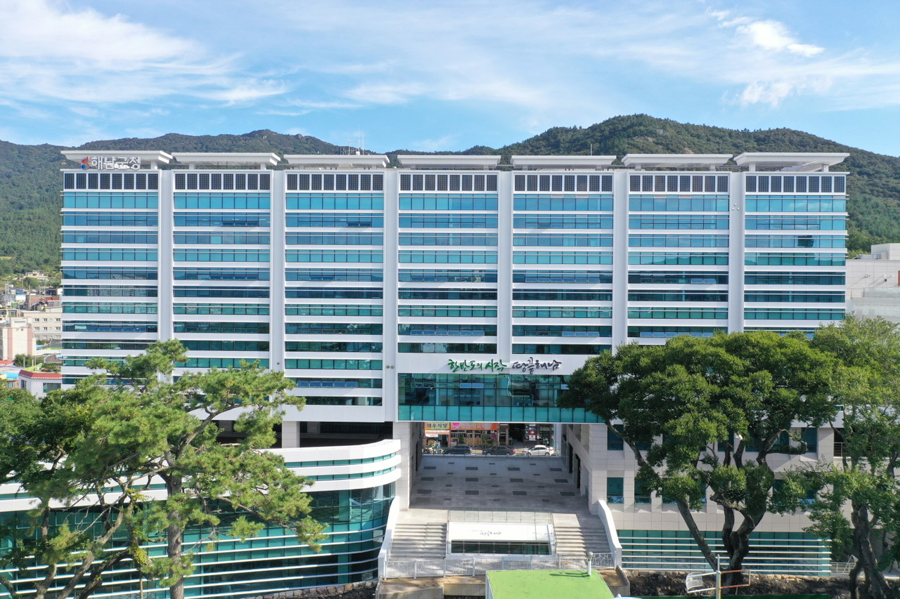 해남군은 “피해 신고를 받고 있으며 조사한 뒤 보상 대책을 마련하겠다”며 “재발 방지 대책에도 만전을 기하겠다”고 말했지만 농업인들은 신뢰하기 어렵다는 입장이다. (사진=해남군청).