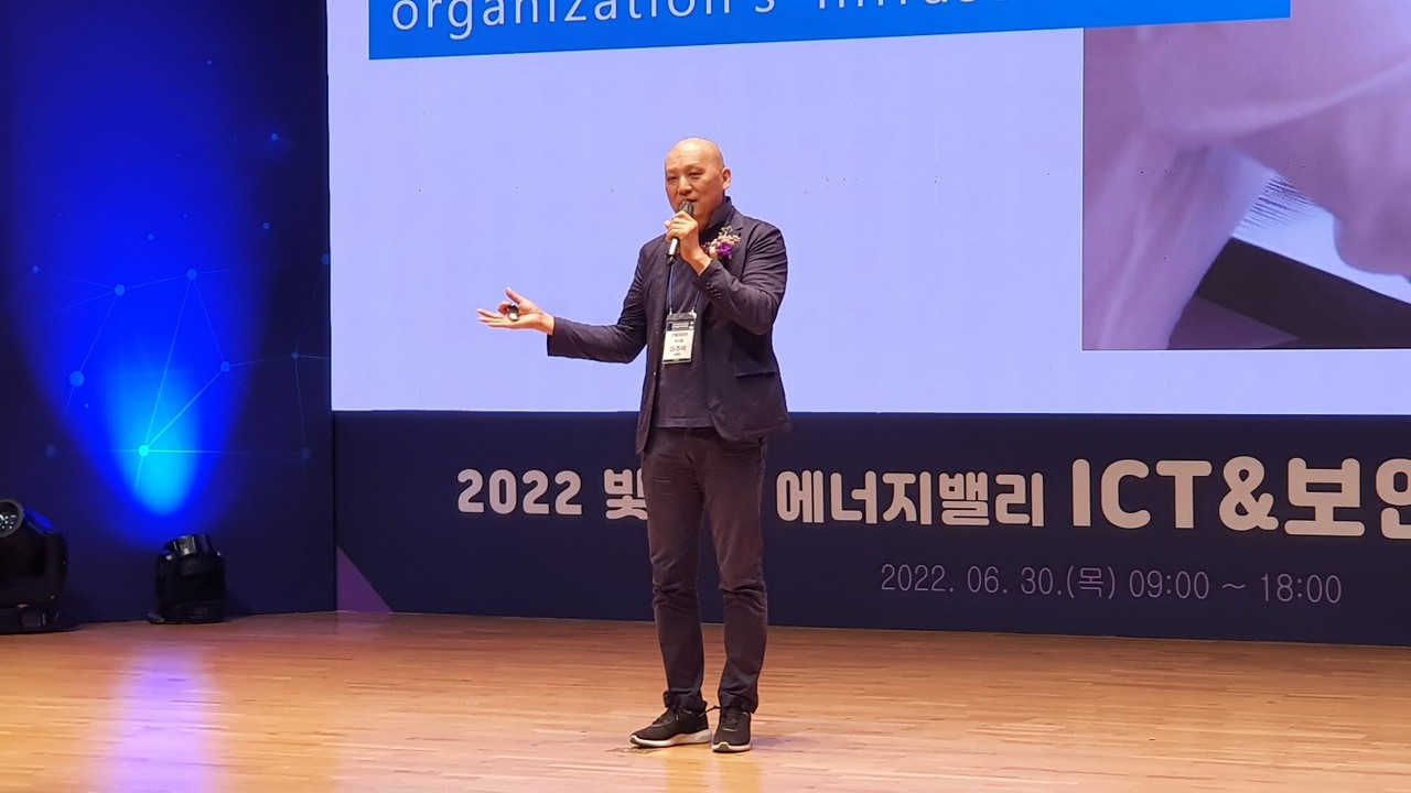 이주석 인텔코리아 부사장은 AI개발과 관련해 데이터 수집의 중요성을 강조했다. (사진=나호정 기자).