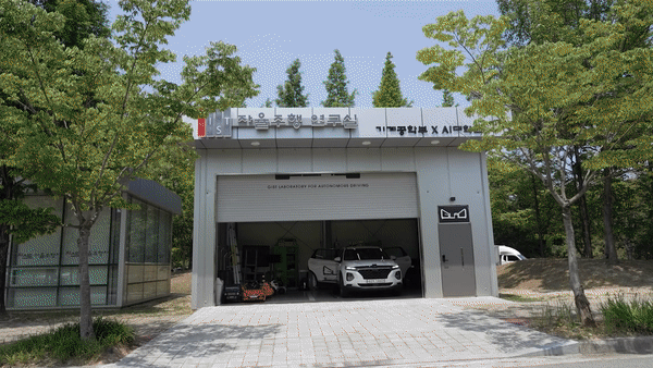 광주과학기술원(지스트·GIST) 이용구 기계공학부 교수 연구팀이 정보통신기획평가원(IITP)의 지원 아래 레벨 4 기술의 자율주행 자동차가 도로 위 경찰 수신호·지시봉을 인식하기 위한 세계 최대 규모의 수신호 데이터베이스(DB)를 구축했다. (영상=지스트 제공). 