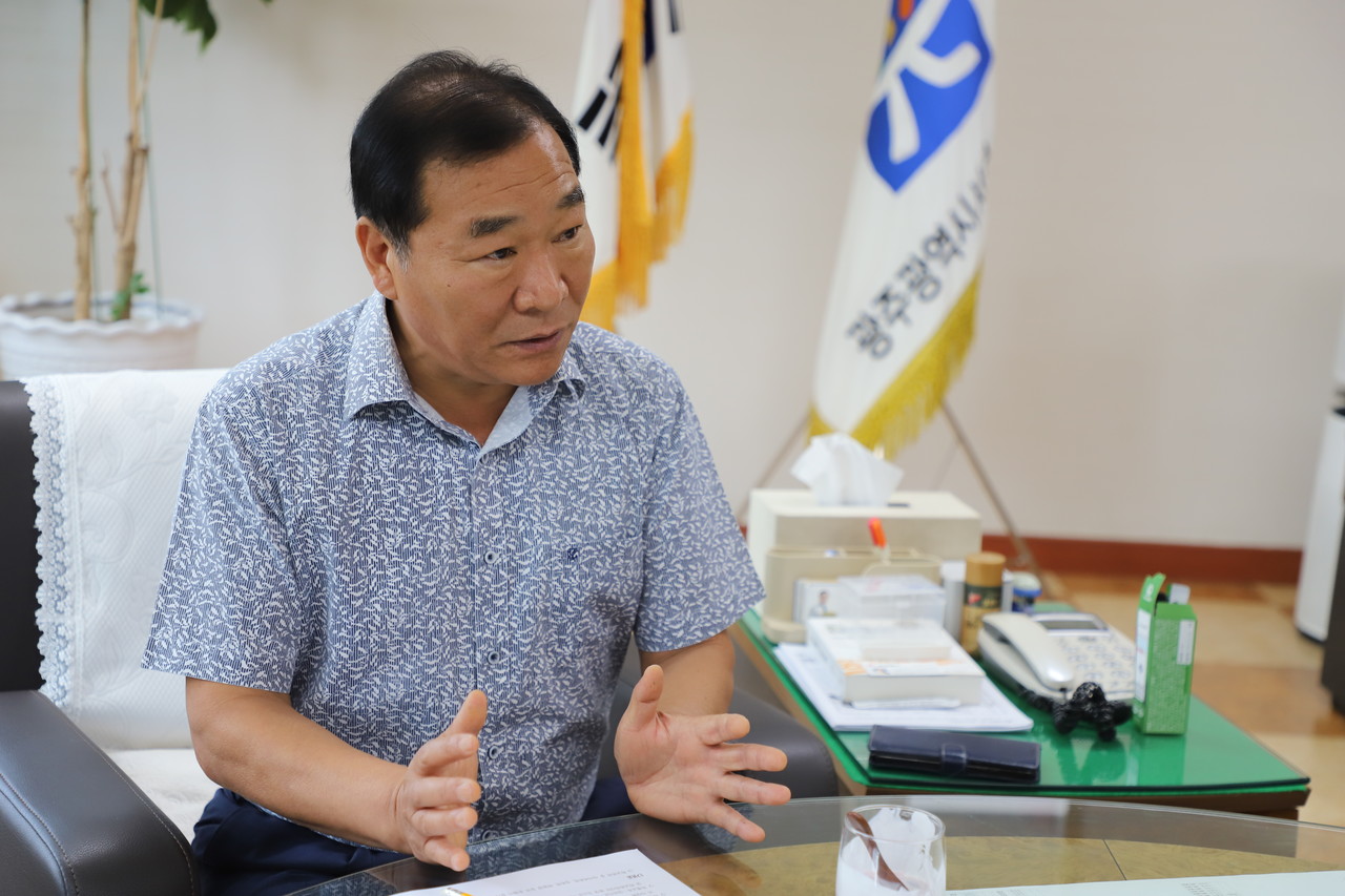 박 교육장은 "아동복지시설 학생지원을 위한 '희망편의점'은 아이들이 쉽게 접할 수 있는 삼각김밥과 컵라면, 음료수 모양으로 건물이 구성돼 있다"고 밝혔다. 다양한 상품이 존재하는 편의점처럼, 아이들에게 여러 가지 프로그램을 제공한다는 취지에서 희망편의점으로 명명됐는게 박 교육장의 설명이다.