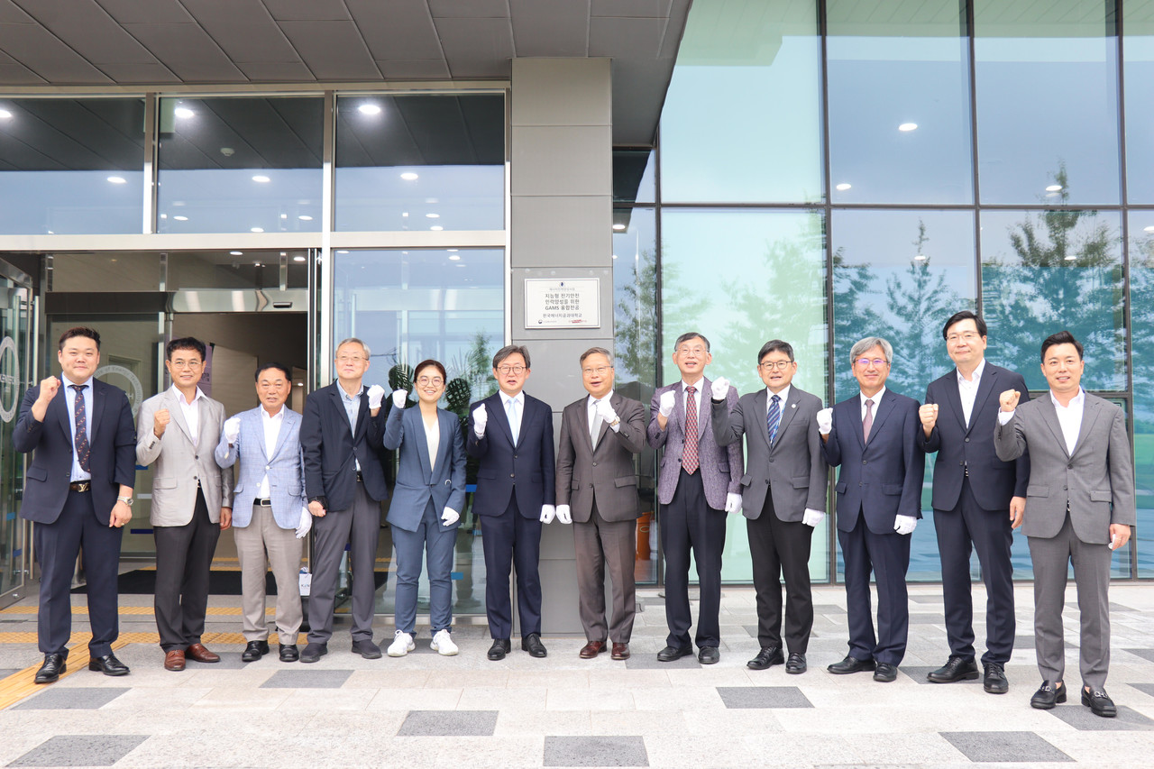 한국에너지공과대학교가 지능형 전기안전 인력양성을 위한 GAMS 융합전공 현판식을 가졌다. (사진=한국에너지공과대학교 제공).