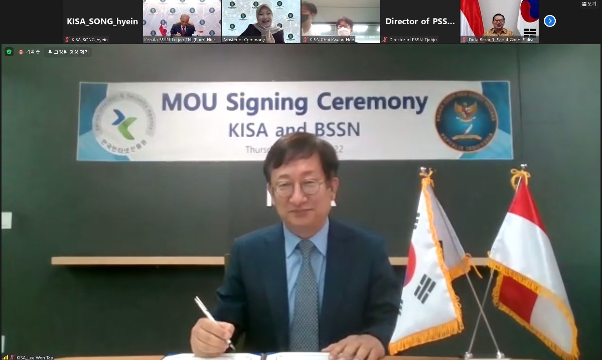 "KISA-인도네시아 국가사이버암호원 사이버보안 분야 역량강화를 위한 공동협력 및 교류체계 구축 협약식' 체결 화면 (사진=한국인터넷진흥원 제공).