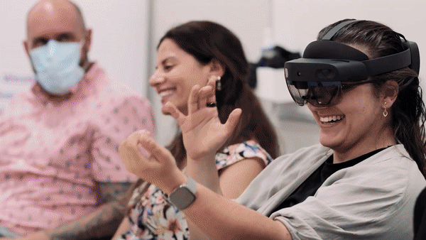  최근 웨스턴온타리오대학 연구진이 양방향 국제 홀로그래픽 텔레포테이션(Holographic Teleportation) 시연에 성공했다. (영상=Western University 유튜브 채널). 