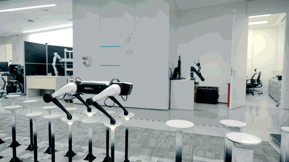 점프하는 로봇개 맥스(Max). (사진=Tencent).